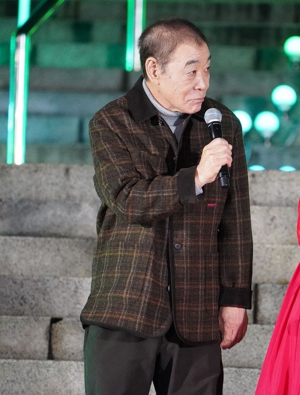 ヘイスースの人気にニッコリする場面も