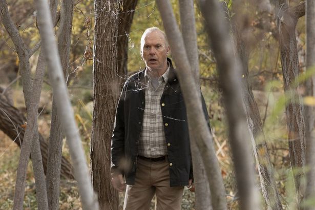 【写真を見る】クロイツフェルト・ヤコブ病の症状にさらされながらも、完全犯罪に挑むノックスをマイケル・キートンが体現