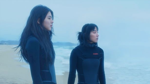 冬の海が2人の心をつなぐ(『12月の君へ』)