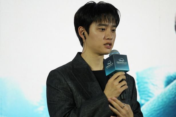 初めて本格的な悪役を挑戦するド・ギョンスが演じるのは、主人公の人生を操る冷酷でサイコパス的な人物