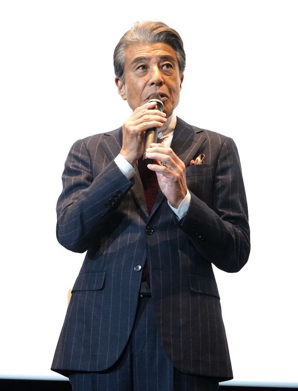 元ヤクザで漁師の主人公の”おじさん”を演じた舘ひろし