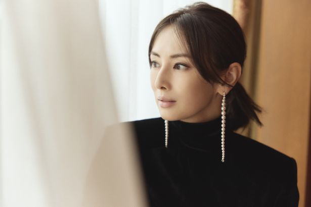 北川景子が従来のイメージを覆すビジュアルで、ドラッグの売人になる“危険な母親”役を演じる