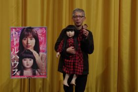 矢口史靖監督が『ドールハウス』の制作秘話を語る！