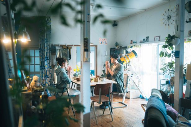 【写真を見る】福士蒼汰演じる涼と福原遥演じる亜子のモーニングルーティンが解禁に