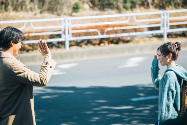 双子の弟、恵を失った涼が、残された恵の恋人、亜子の前で弟のフリをしてしまうところからはじまるラブストーリーが展開する