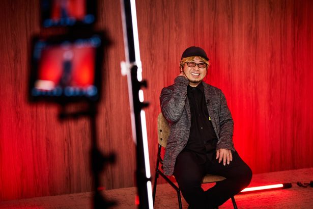 キャメロン監督のこだわりを笑顔で話す清水監督