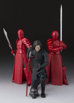 バンダイの人気シリーズ、S.H.Figuartsで造形化されたカイロ・レンと『スター・ウォーズ/最後のジェダイ』で初登場のエリート・プレトリアン・ガード