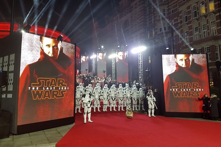 『スター・ウォーズ/最後のジェダイ』ヨーロッパ・プレミア、ウイリアム王子とヘンリー王子をゲストに大盛況！