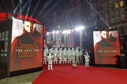 『スター・ウォーズ/最後のジェダイ』ヨーロッパ・プレミアが盛大に開催！