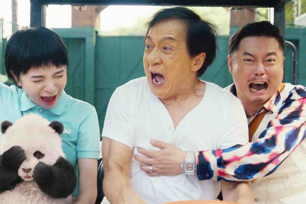赤ちゃんパンダ、フーフーの里親となるジャッキー・チェン