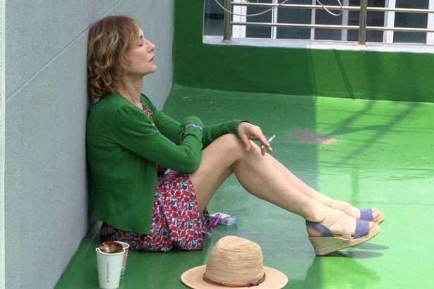 イザベル・ユペールが韓国でフランス語を教える女性を演じる『旅人の必需品』