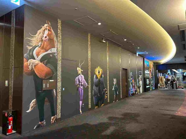 一緒に写真が撮りたくなる！キャラクターたちが壁にずらり(TOHOシネマズ 日比谷)