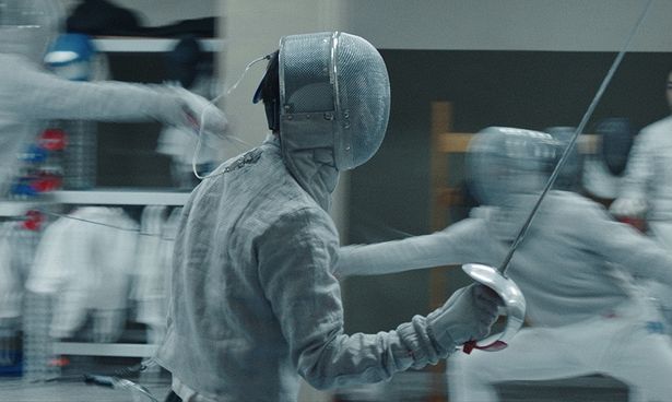 兄弟をつなぐ絆であり、心理的攻防の象徴としてフェンシングが描かれる