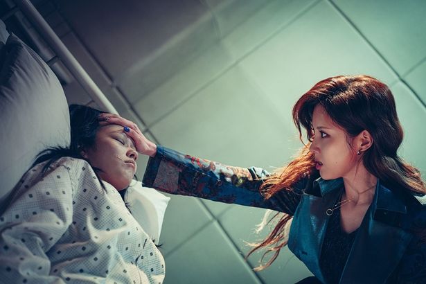 バウに雑に扱われてしまうエクソシストのシャロン