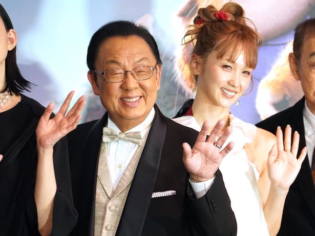 「新人です！」とあいさつした梅沢