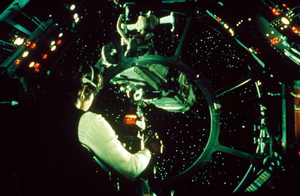 『スター・ウォーズ』(77)よりミレニアム・ファルコン号の船内