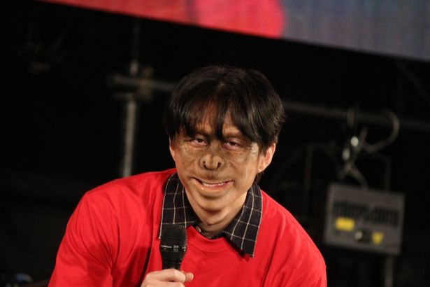 チンパンジーのメイクをしたYouTuberのカノックスター