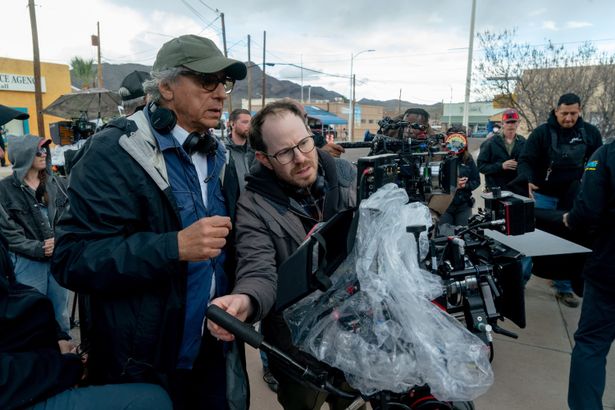 【写真を見る】撮影監督ダリウス・コンジとアスター監督をとらえたメイキング写真も到着