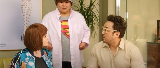 『グッバイ・シングル』ではスタイリスト役で華やかなファッションを披露