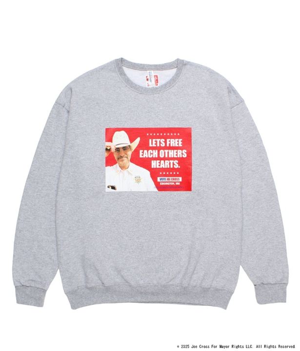 WACKO MARIA の根底にあるスタイルと洗練された美意識が、映画の混沌とした世界観と交錯し、他に類を⾒ないコレクションが誕⽣