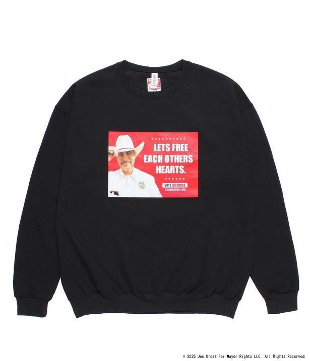 主⼈公ジョーと劇中の言葉を大胆に配置したスウェットシャツ