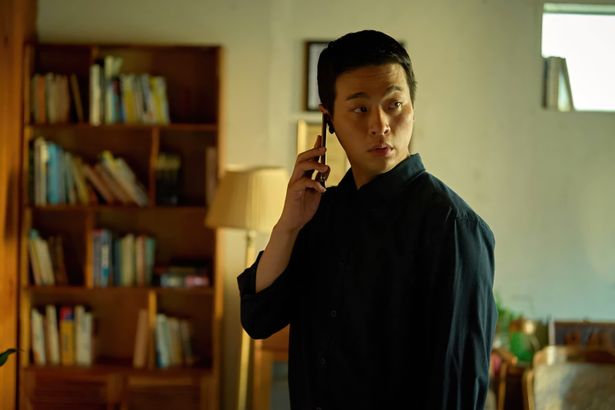 篆刻家のヨンギュと、その息子ドンファンが40年間隠されていた母の死の真相に迫る『顔』