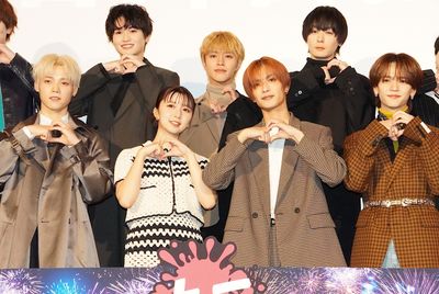 『ロマンティック・キラー』の初日をにぎやかにお祝い！