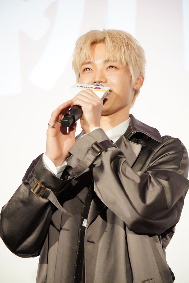 木村柾哉、初日を迎えてうれしそうな笑顔を見せた