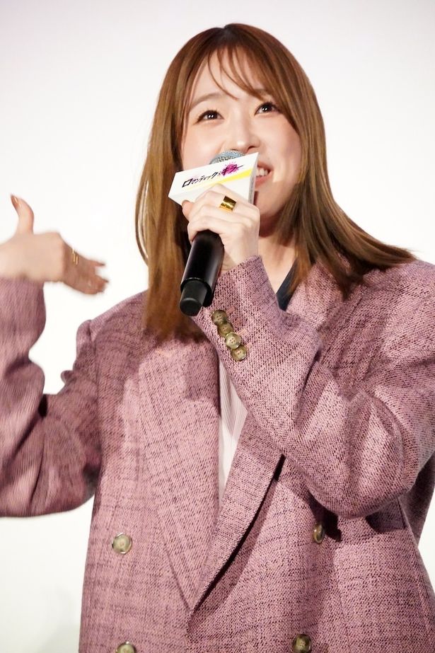 『ロマンティック・キラー』初日舞台挨拶に登壇した高橋ひかる