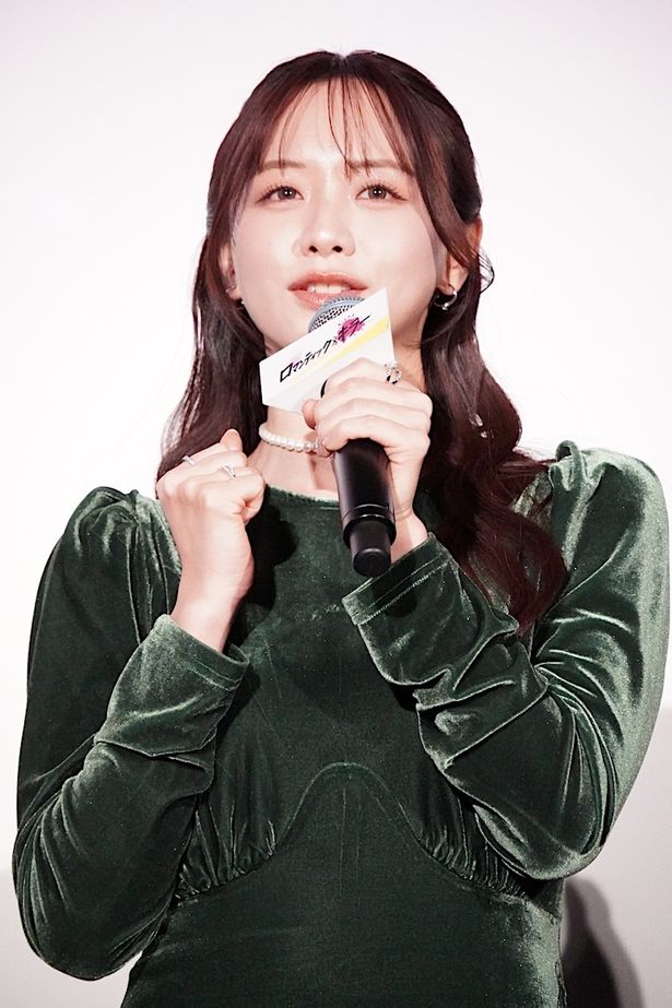 『ロマンティック・キラー』初日舞台挨拶に登壇した森香澄