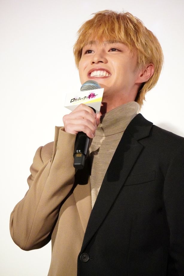 『ロマンティック・キラー』初日舞台挨拶に登壇した醍醐虎汰朗