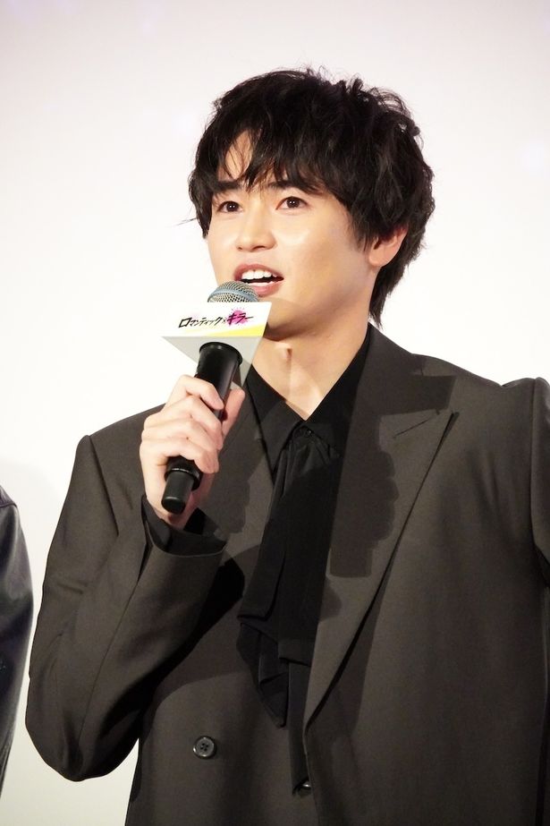 『ロマンティック・キラー』初日舞台挨拶に登壇した西垣匠