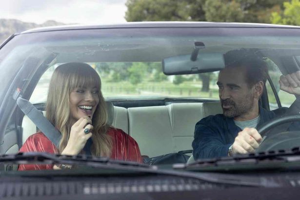 『ビューティフル・ジャーニー ふたりの時空旅行』では、結婚式で出会った男女が過去に遡り、人生を見つめ直していく