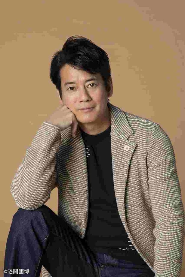 【写真を見る】主演の唐沢寿明はアフロヘアに挑戦！