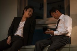 親しげに話している様子のガンスとグァニ