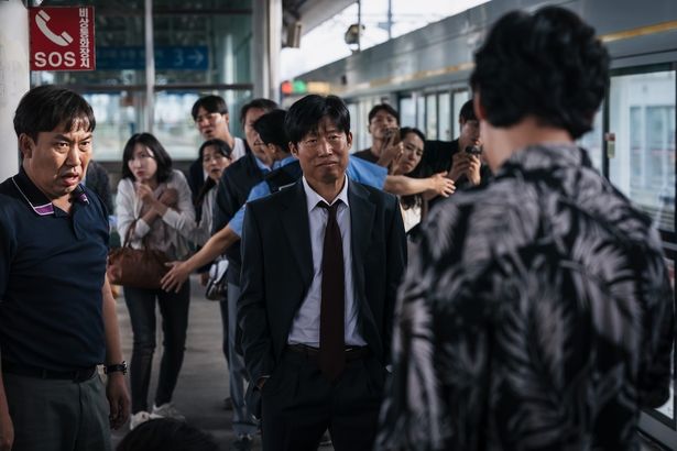 野心あふれる検事を演じるのは名優ユ・ヘジン