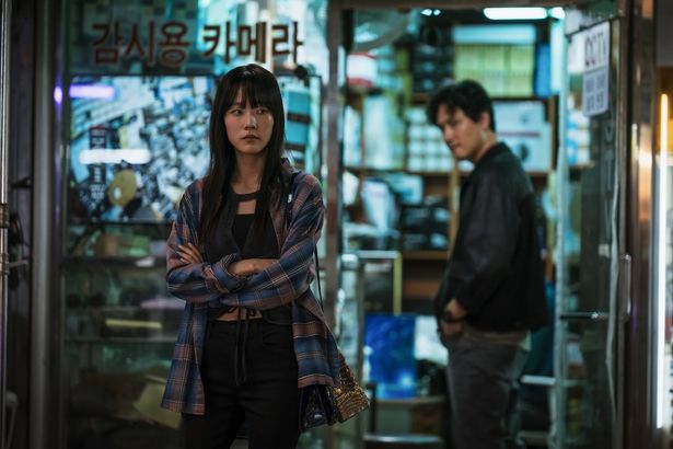 チェ・ウォンビンは薬物犯罪に染まっていく女優オム・スジンを演じる