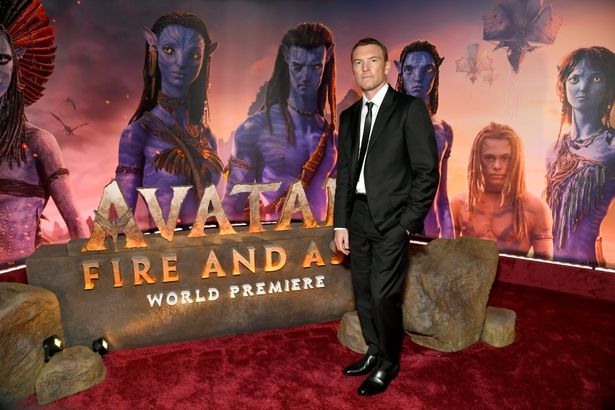 【写真を見る】ワールドプレミアにシックなスーツ姿で登場したサム・ワーシントン…やはり素顔もかっこいい