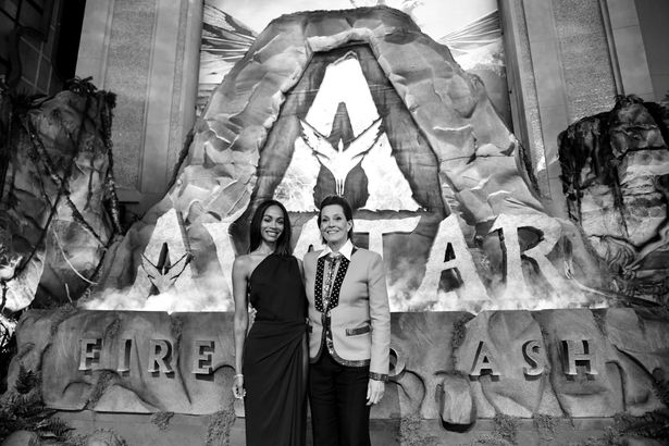 【写真を見る】年の差29歳のシガーニー・ウィーバー＆ゾーイ・サルダナ