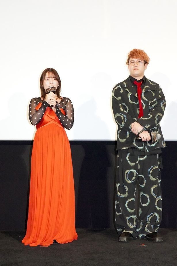 【写真を見る】内田真礼、“火”がカギとなる「アバター」最新作になぞらえ真っ赤なドレスで登場！