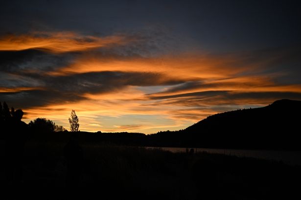 雲がオレンジ色に染まった一枚