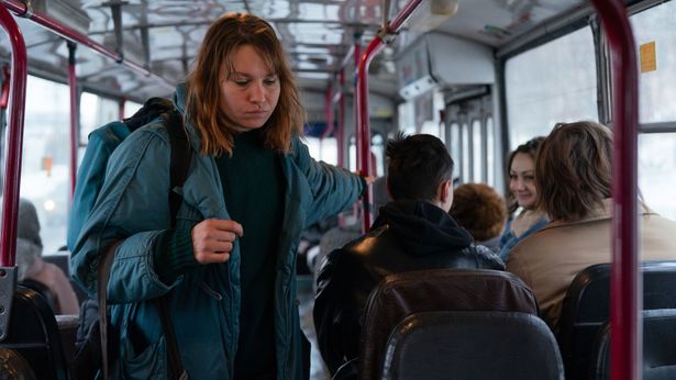 主人公のラウラは急遽一人旅に出ることに…