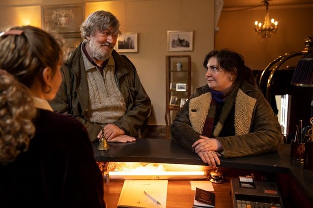 旅を通じて、初めてお互いに心の深い傷を理解しあっていく2人