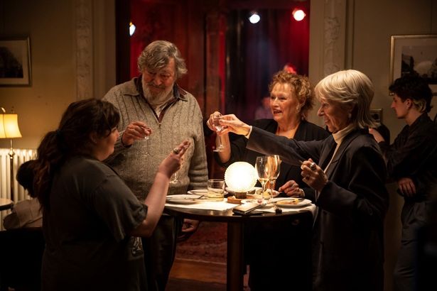 ルーシーとエデクが旅のなかで出会う人々にも温かさがあふれている