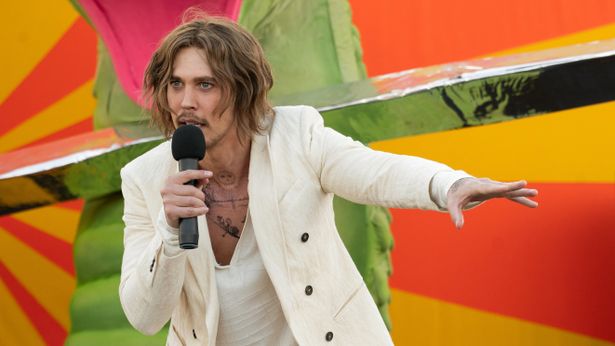 カルト集団の教祖、ヴァーノンに扮するのは、『エルヴィス』のオースティン・バトラー