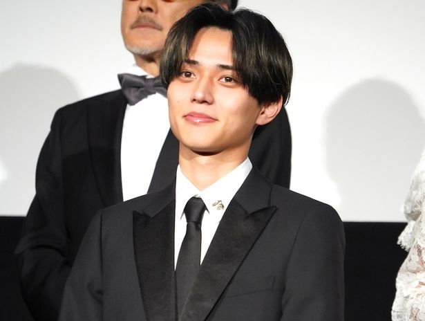 大泉演じる心太朗の甥で、警察のキャリアを約束されたエリート、護道泉役の永瀬廉