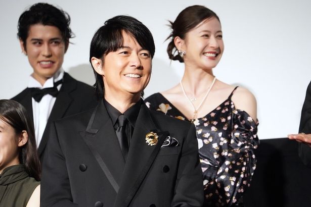 大泉のトークに笑いが止まらない福山