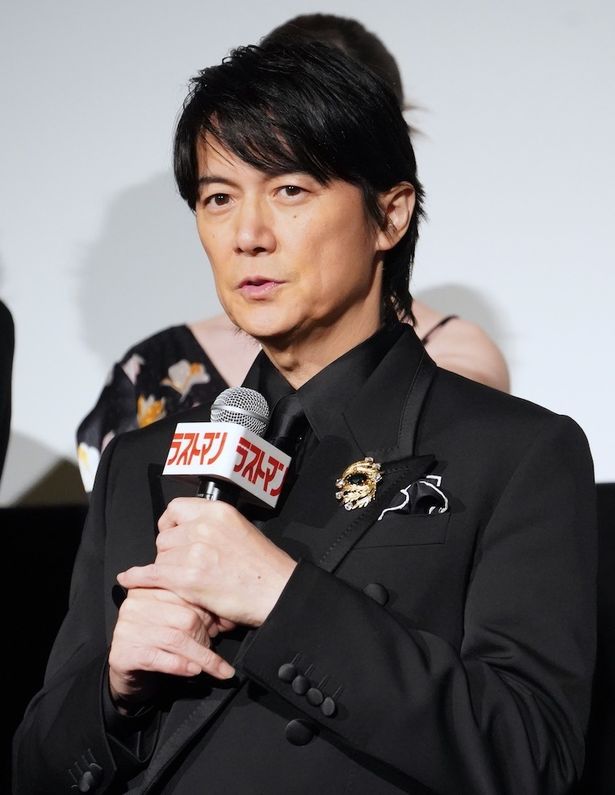 「LOVEが必要」と映画のタイトルにかけて作品をアピール