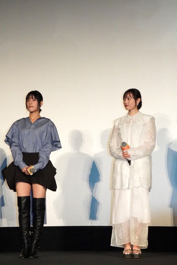 【写真を見る】福原遥、純白のシースルードレスで登場！