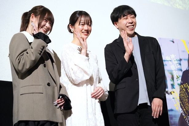 コウイチ監督につられて様々なポーズを披露